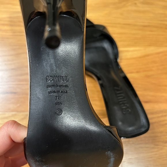 Schutz | ELODIE PATENT LEATHER SANDAL - Picture 9 of 9